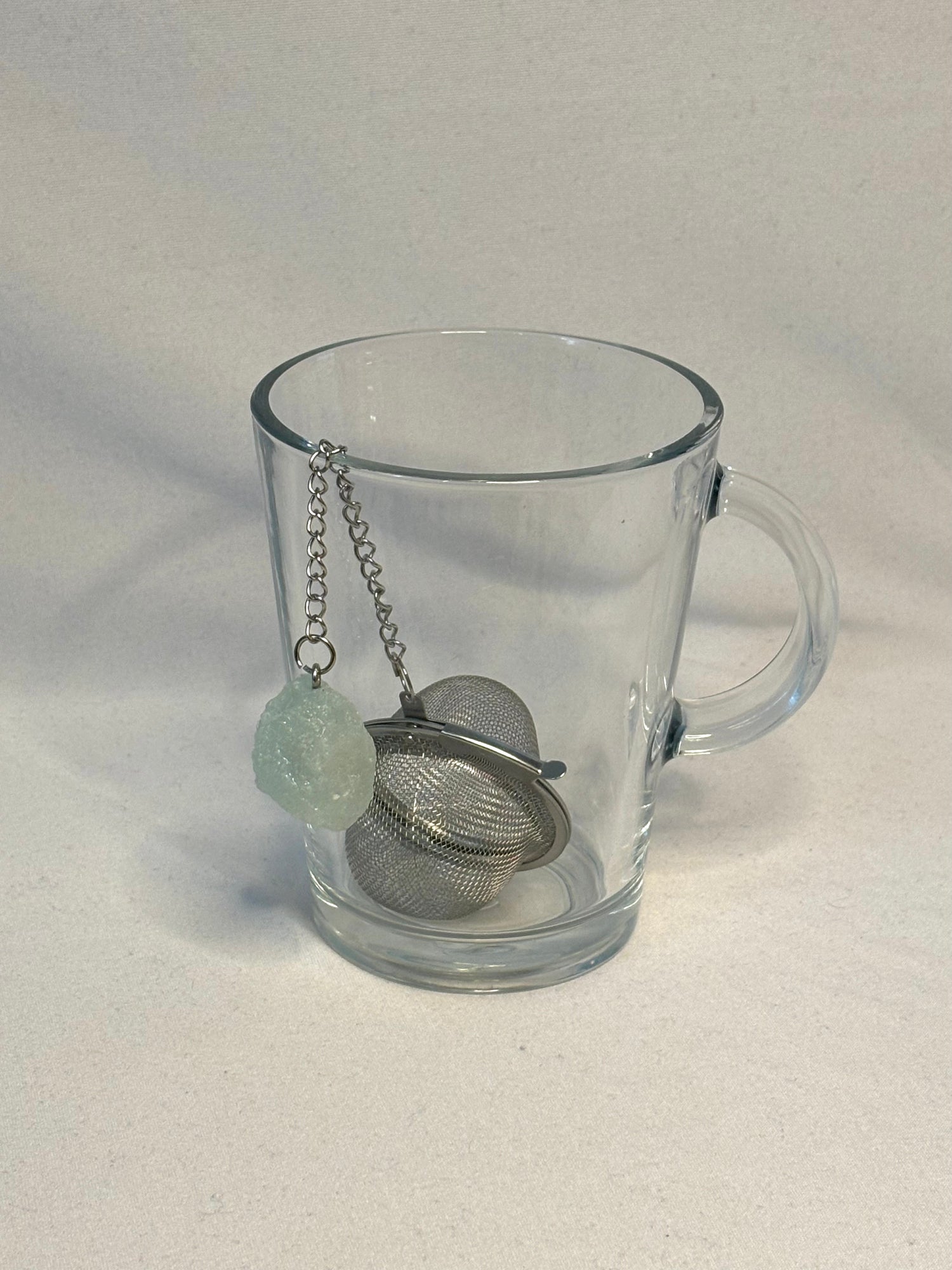 Boule à thé pratique pour tasse avec véritable pierre relaxante. 